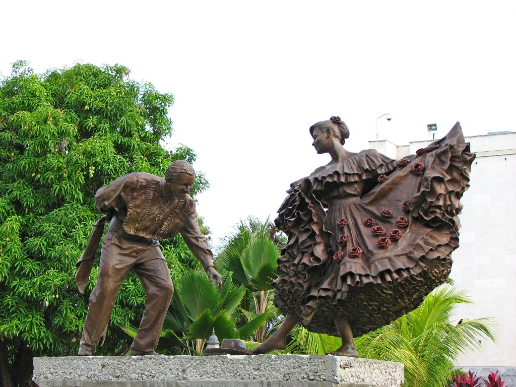 Monumento a la Bambuquera, Centro de Convenciones - Neiva